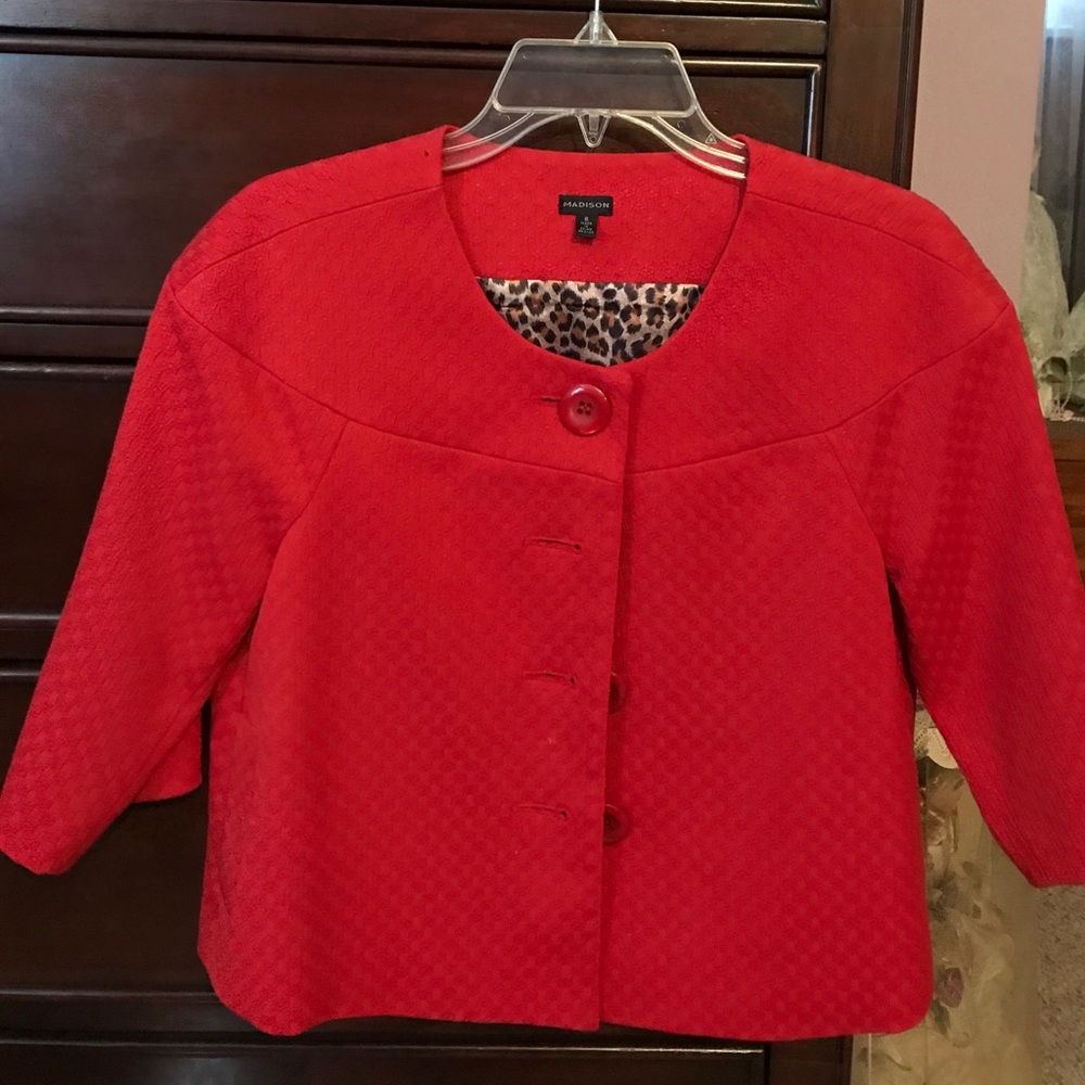 Short style jacket